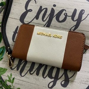 Michael Kors wristlet/ Wallet💕SOLD💕💃💃